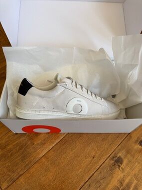NWT Oliver Cabell White Leather pale gray Sneaker. Size 8. Low 1 Marshmallow.